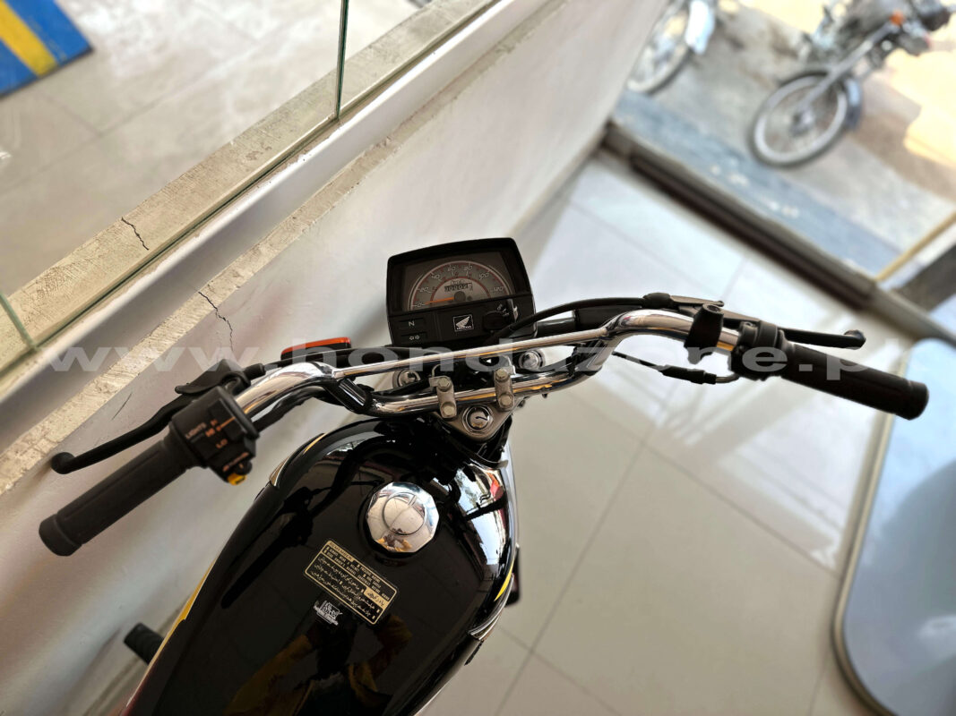 Honda CD70 2026 black color meter and handlebar view
